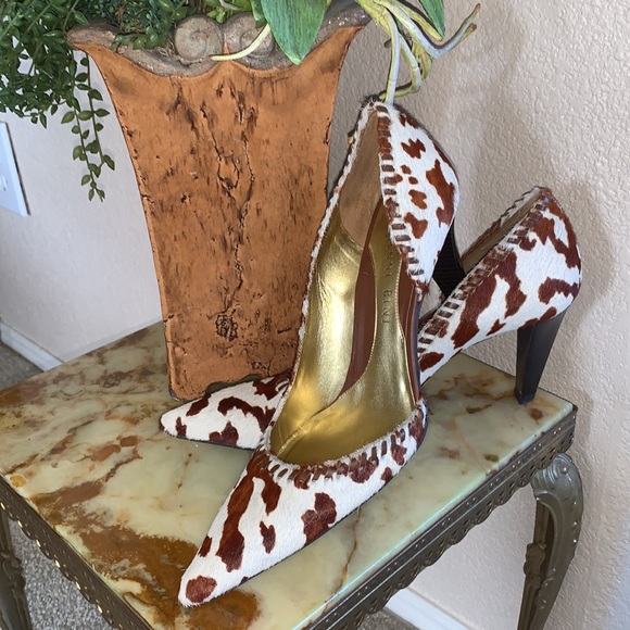 🎉HOST PICK🎉GIANNI BINI heel, brown/white fur, cut out sides, 3.5” heel. 8M EUC - Picture 2 of 12